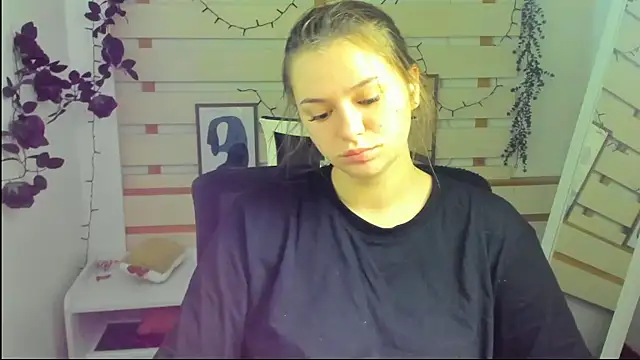 Snapshot of Josephine_Kiss chatting on 04.17.26 Josephine Kiss online show from 04.17.26