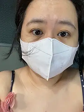 Snapshot of ninini92 chatting on 02.15.25 ninini92 online show from 02.15.25