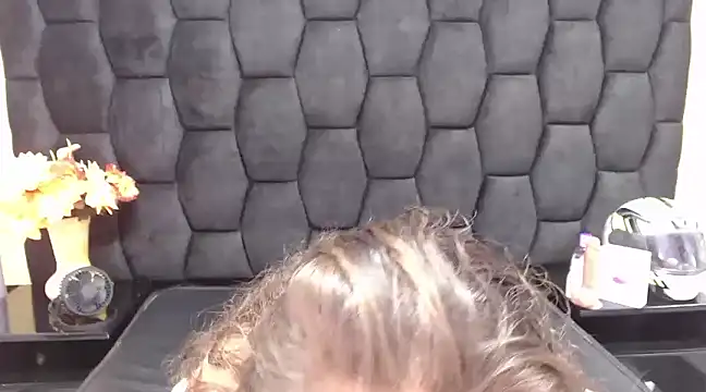 SaraThomso online show from 01.26.25