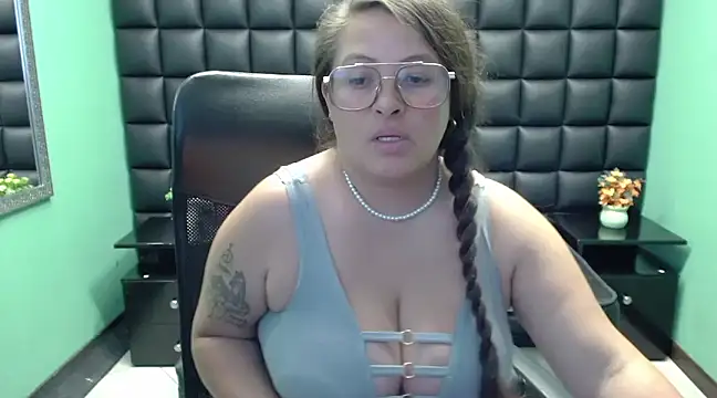 SaraThomso online show from 02.02.25