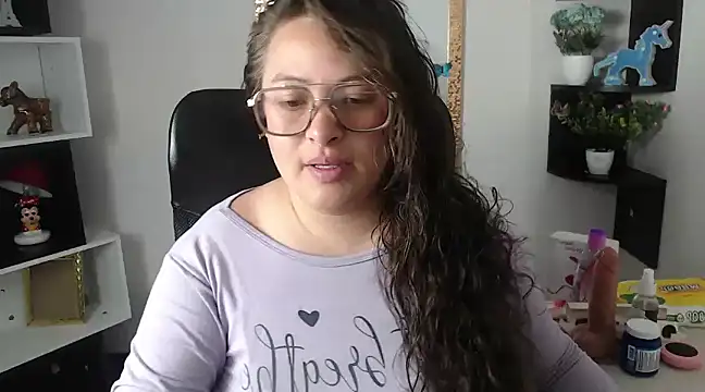 SaraThomso online show from 02.04.25