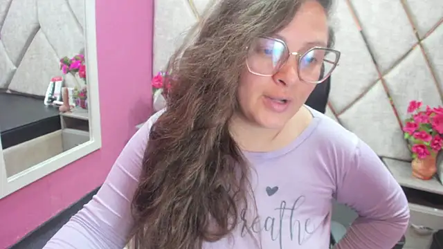 SaraThomso online show from 10.02.25