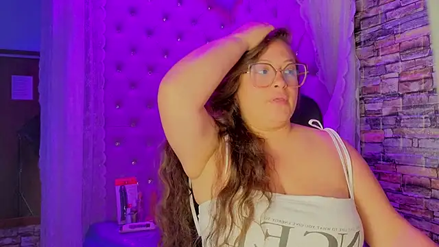 SaraThomso online show from 11.20.25