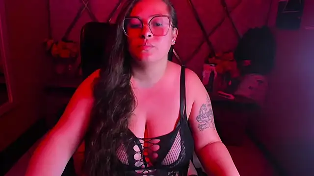 SaraThomso online show from 11.22.25