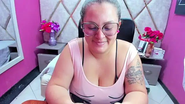 SaraThomso online show from 12.16.25