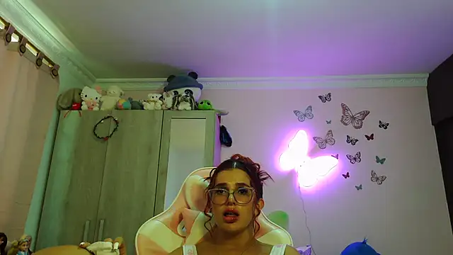 Snapshot of caroline_jonson chatting on 04.26.26 caroline jonson online show from 04.26.26