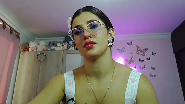 Snapshot of caroline_jonson chatting on 06.20.26 caroline jonson online show from 06.20.26