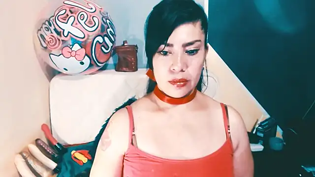 Snapshot of luisahott chatting on 04.16.26 luisahott online show from 04.16.26