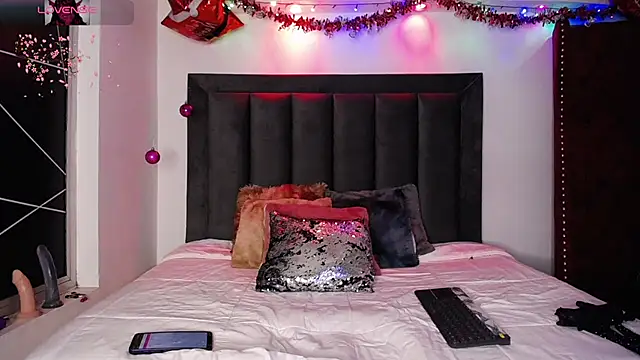 Tifanny Sweett online show from 12.18.24