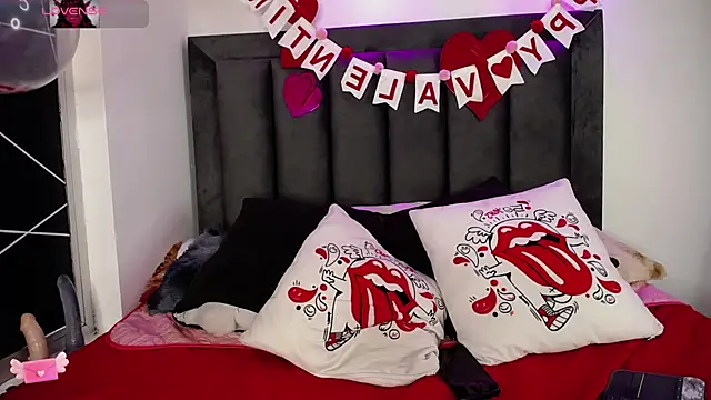 Tifanny Sweett online show from 02.13.25