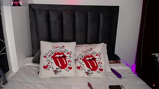 Tifanny Sweett online show from 02.28.25