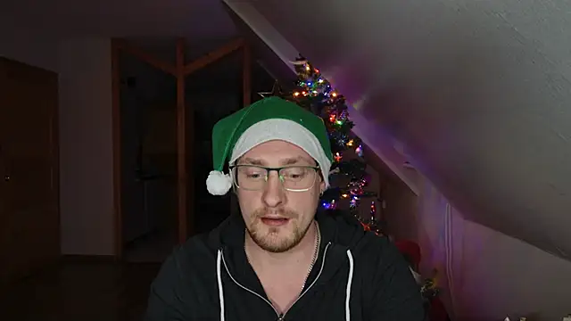 Snapshot of Relsxboy chatting on 12.20.24 Relsxboy online show from 12.20.24