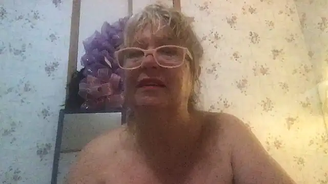 Snapshot of musclebooty70 chatting on 12.15.24 musclebooty70 online show from 12.15.24