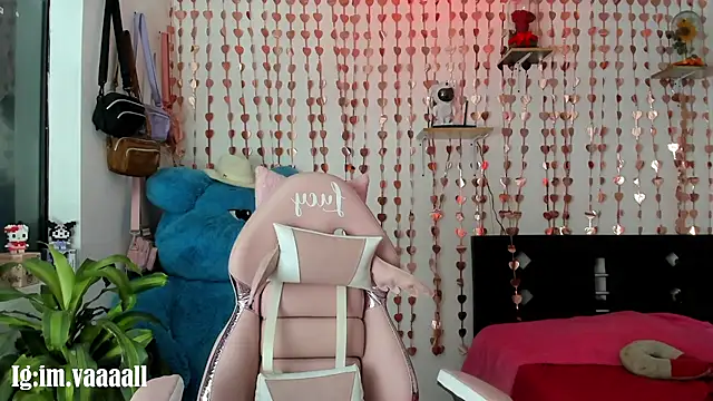lucyy tay online show from 10.04.25