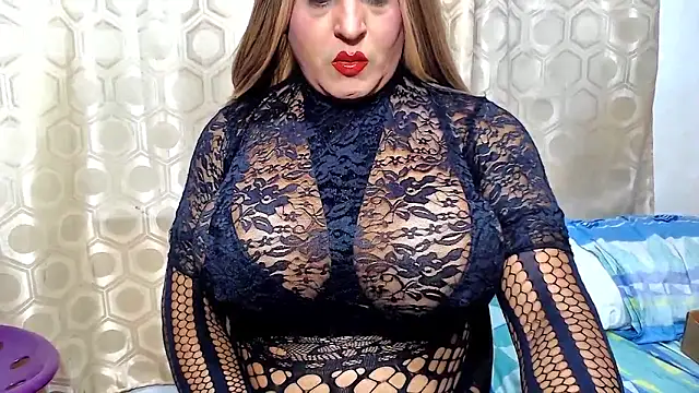 Snapshot of alessia_hot69 chatting on 12.08.24 alessia hot69 online show from 12.08.24