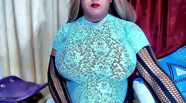 Snapshot of alessia_hot69 chatting on 03.18.25 alessia hot69 online show from 03.18.25