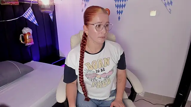 Snapshot of AllisonRoberts_ chatting on 09.25.25 AllisonRoberts online show from 09.25.25