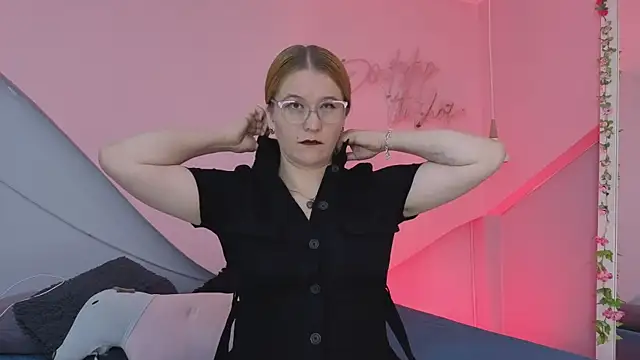 Snapshot of AllisonRoberts_ chatting on 04.17.26 AllisonRoberts online show from 04.17.26