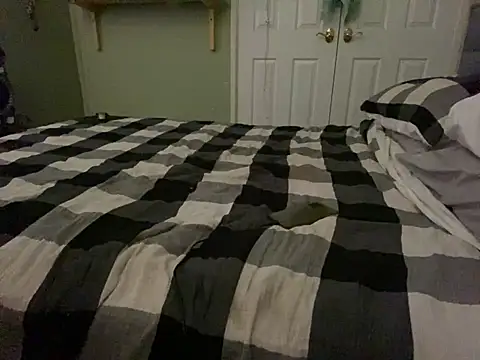 Snapshot of Sweetpasses chatting on 12.11.24 Sweetpasses online show from 12.11.24