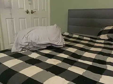 Snapshot of Sweetpasses chatting on 12.13.24 Sweetpasses online show from 12.13.24