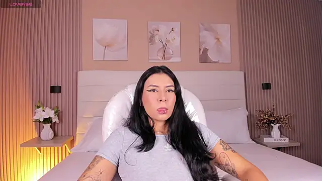 Snapshot of JessyEvans chatting on 06.17.26 JessyEvans online show from 06.17.26