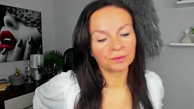 HelenLuxx online show from 01.08.25