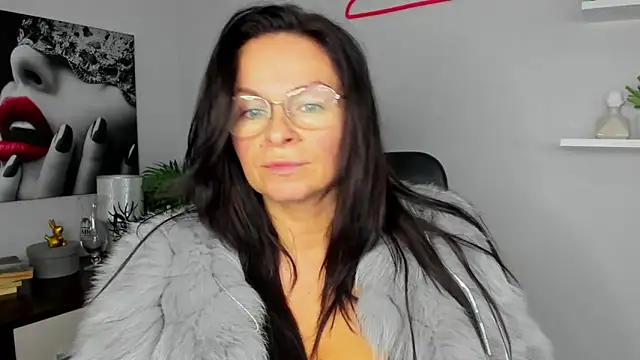 HelenLuxx online show from 01.11.25