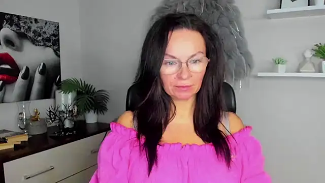 HelenLuxx online show from 01.13.25