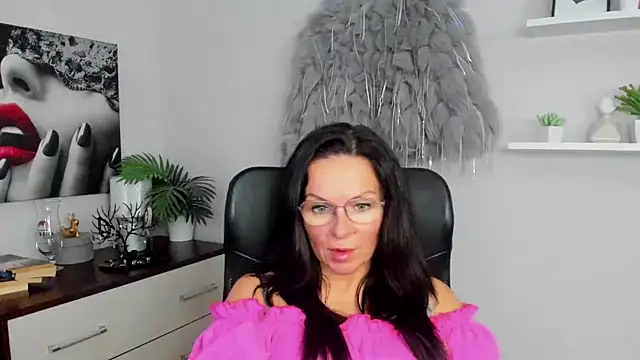 HelenLuxx online show from 01.13.25