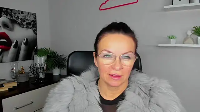 HelenLuxx online show from 01.14.25
