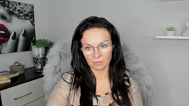 HelenLuxx online show from 01.23.25