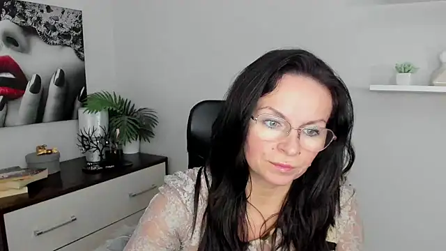 HelenLuxx online show from 01.23.25