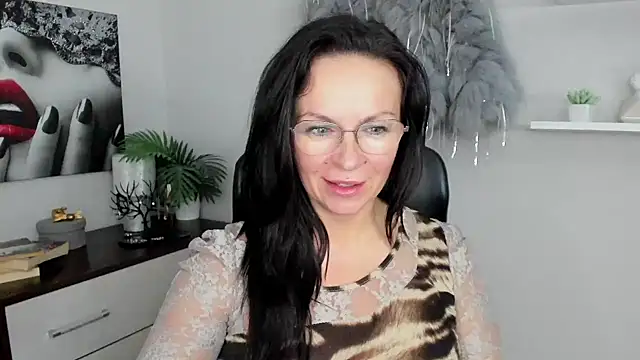 HelenLuxx online show from 01.23.25