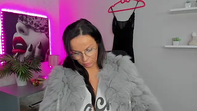 HelenLuxx online show from 02.02.25