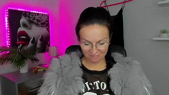 HelenLuxx online show from 02.03.25