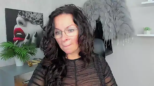 HelenLuxx online show from 02.06.25