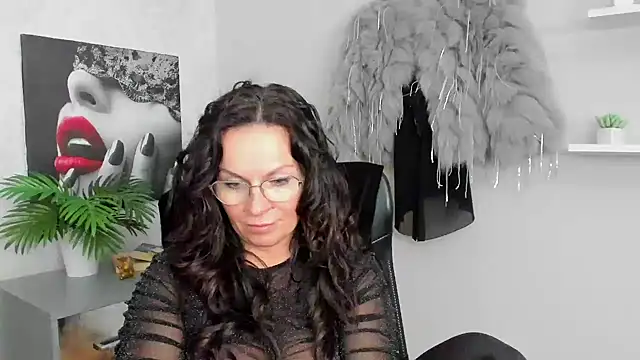 HelenLuxx online show from 02.06.25