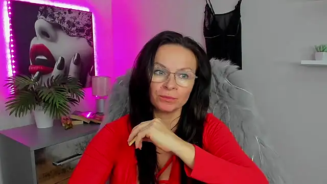 HelenLuxx online show from 02.11.25