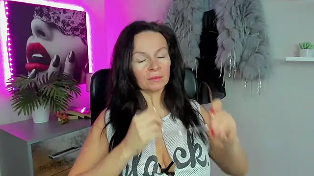 HelenLuxx online show from 02.13.25