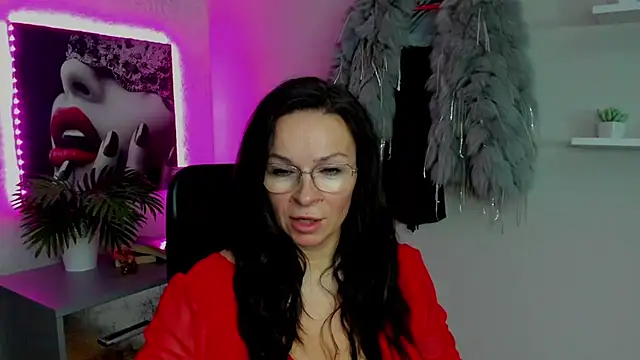 HelenLuxx online show from 02.14.25