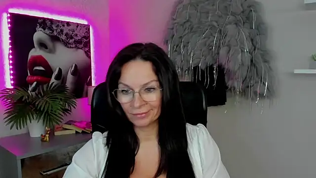 HelenLuxx online show from 03.03.25