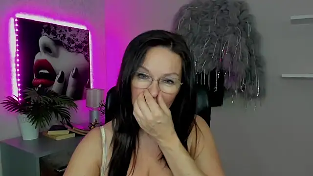 HelenLuxx online show from 03.16.25