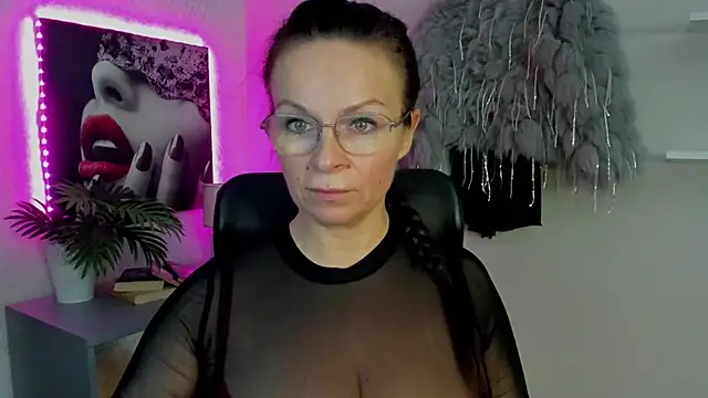 HelenLuxx online show from 03.21.25