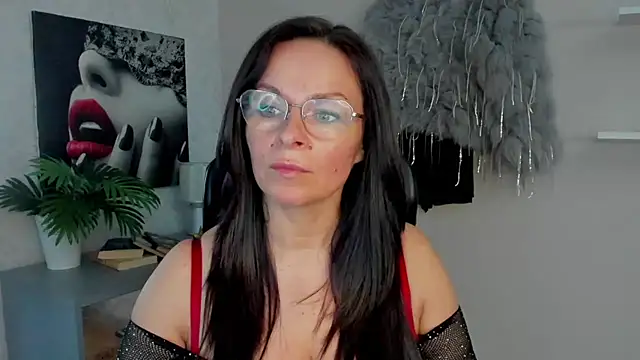 HelenLuxx online show from 03.23.25