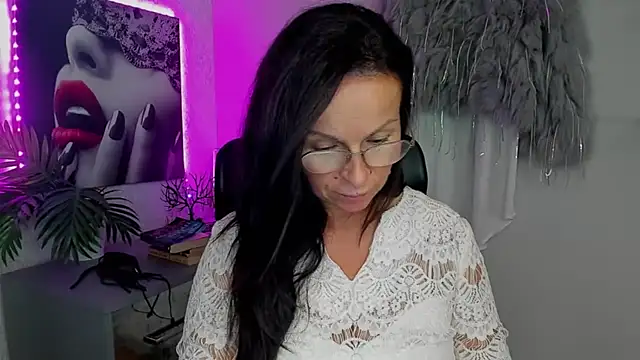 HelenLuxx online show from 09.09.25