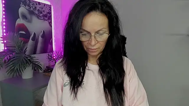 HelenLuxx online show from 09.18.25