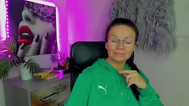 HelenLuxx online show from 10.09.25