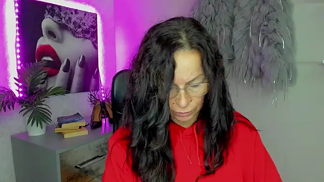 HelenLuxx online show from 10.16.25