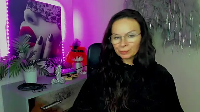 Snapshot of HelenLuxx chatting on 02.10.26 HelenLuxx online show from 02.10.26