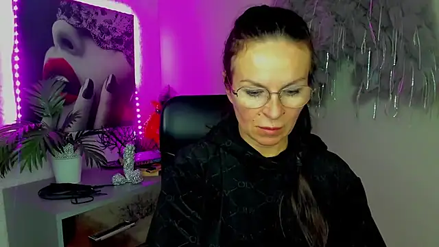 Snapshot of HelenLuxx chatting on 02.11.26 HelenLuxx online show from 02.11.26